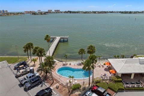 Condo in Saint Petersburg, Florida, 1 bedroom  № 1906525 - photo 20