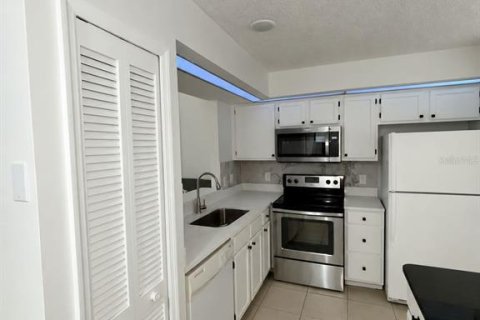 Touwnhouse à louer à Orlando, Floride: 3 chambres, 128.02 m2 № 2410032 - photo 2