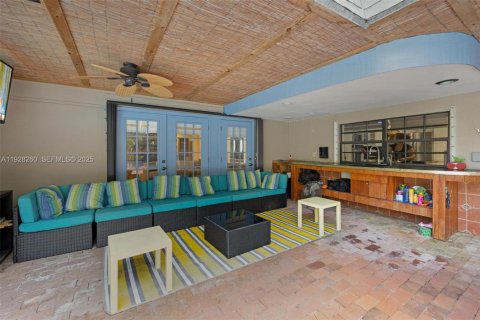 Casa en venta en Homestead, Florida, 5 dormitorios, 328.78 m2 № 1990958 - foto 15