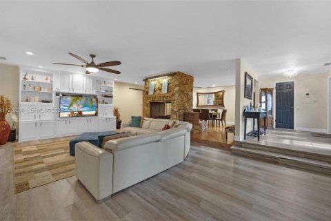 Casa en venta en Homestead, Florida, 5 dormitorios, 328.78 m2 № 1990958 - foto 25