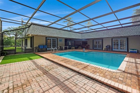 Casa en venta en Homestead, Florida, 5 dormitorios, 328.78 m2 № 1990958 - foto 13