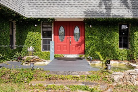 Casa en venta en Homestead, Florida, 5 dormitorios, 328.78 m2 № 1990958 - foto 5