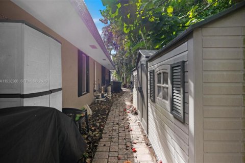 Casa en venta en Homestead, Florida, 5 dormitorios, 328.78 m2 № 1990958 - foto 7