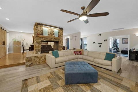 Casa en venta en Homestead, Florida, 5 dormitorios, 328.78 m2 № 1990958 - foto 28