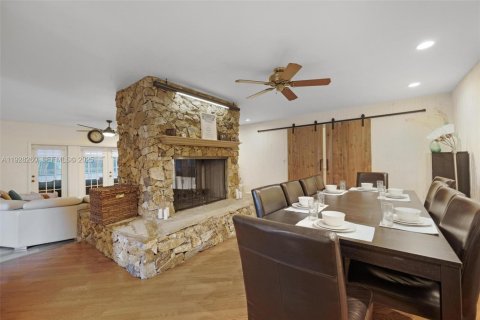 Casa en venta en Homestead, Florida, 5 dormitorios, 328.78 m2 № 1990958 - foto 23