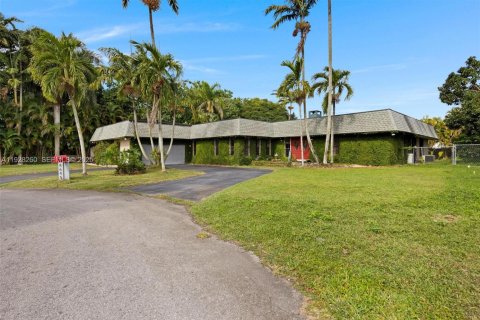 Casa en venta en Homestead, Florida, 5 dormitorios, 328.78 m2 № 1990958 - foto 2