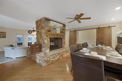 Casa en venta en Homestead, Florida, 5 dormitorios, 328.78 m2 № 1990958 - foto 21