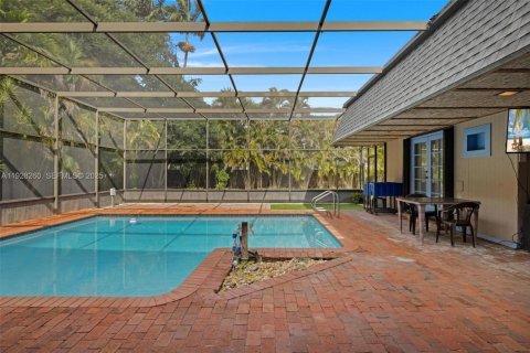 Casa en venta en Homestead, Florida, 5 dormitorios, 328.78 m2 № 1990958 - foto 16