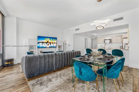 Condominio en venta en Hallandale Beach, Florida, 3 dormitorios, 146.51 m2 № 1939559 - foto 3