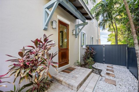 Touwnhouse à vendre à St. Lucie, Floride: 3 chambres, 277.78 m2 № 2398917 - photo 4