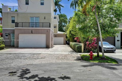 Casa en Fort Lauderdale, Florida 3 dormitorios, 244.33 m2 № 2065059