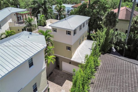 Casa en venta en Fort Lauderdale, Florida, 3 dormitorios, 244.33 m2 № 2065059 - foto 3