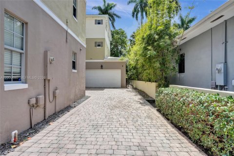 Casa en venta en Fort Lauderdale, Florida, 3 dormitorios, 244.33 m2 № 2065059 - foto 4
