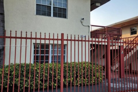 Condominio en venta en Opa-locka, Florida, 3 dormitorios, 98.1 m2 № 1945890 - foto 27