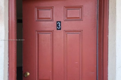 Condominio en venta en Opa-locka, Florida, 3 dormitorios, 98.1 m2 № 1945890 - foto 1