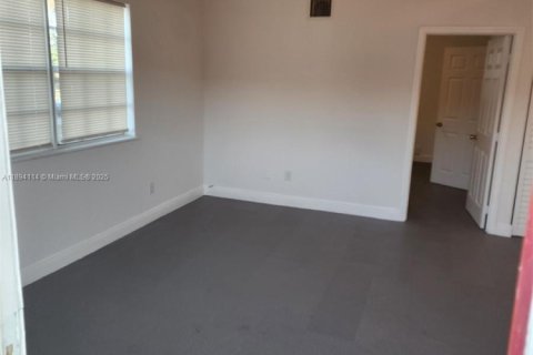 Condominio en venta en Opa-locka, Florida, 3 dormitorios, 98.1 m2 № 1945890 - foto 2