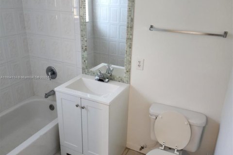 Condominio en venta en Opa-locka, Florida, 3 dormitorios, 98.1 m2 № 1945890 - foto 11