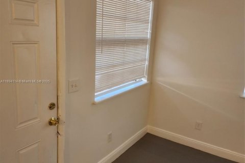 Condominio en venta en Opa-locka, Florida, 3 dormitorios, 98.1 m2 № 1945890 - foto 6