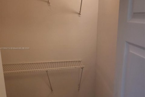 Condominio en venta en Opa-locka, Florida, 3 dormitorios, 98.1 m2 № 1945890 - foto 18