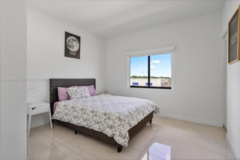 Casa en venta en Florida City, Florida, 5 dormitorios, 176.7 m2 № 2058885 - foto 17