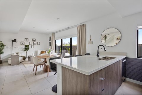 Casa en venta en Florida City, Florida, 5 dormitorios, 176.7 m2 № 2058885 - foto 10