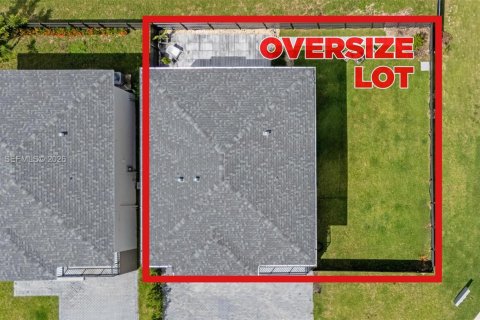 Casa en venta en Florida City, Florida, 5 dormitorios, 176.7 m2 № 2058885 - foto 4