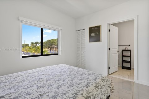 Casa en venta en Florida City, Florida, 5 dormitorios, 176.7 m2 № 2058885 - foto 16