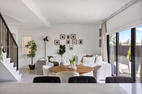 Casa en venta en Florida City, Florida, 5 dormitorios, 176.7 m2 № 2058885 - foto 11