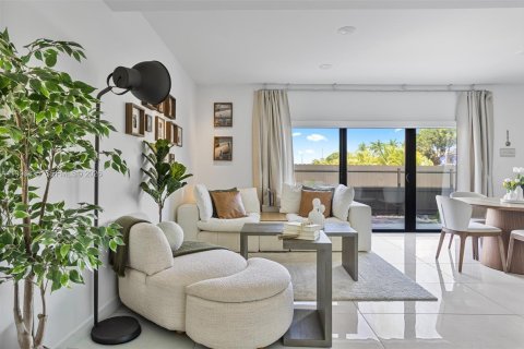 Casa en venta en Florida City, Florida, 5 dormitorios, 176.7 m2 № 2058885 - foto 9