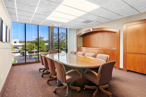Commercial property in Coral Gables, Florida № 1862562 - photo 11
