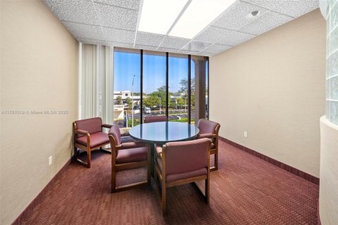 Commercial property in Coral Gables, Florida № 1862562 - photo 10