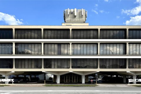 Commercial property in Coral Gables, Florida № 1862562 - photo 19