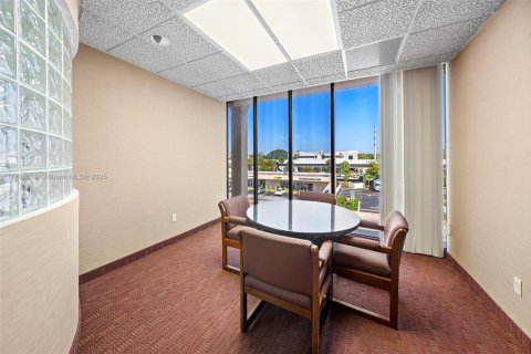 Commercial property in Coral Gables, Florida № 1862562 - photo 9