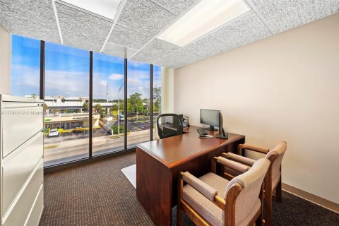 Commercial property in Coral Gables, Florida № 1862562 - photo 14