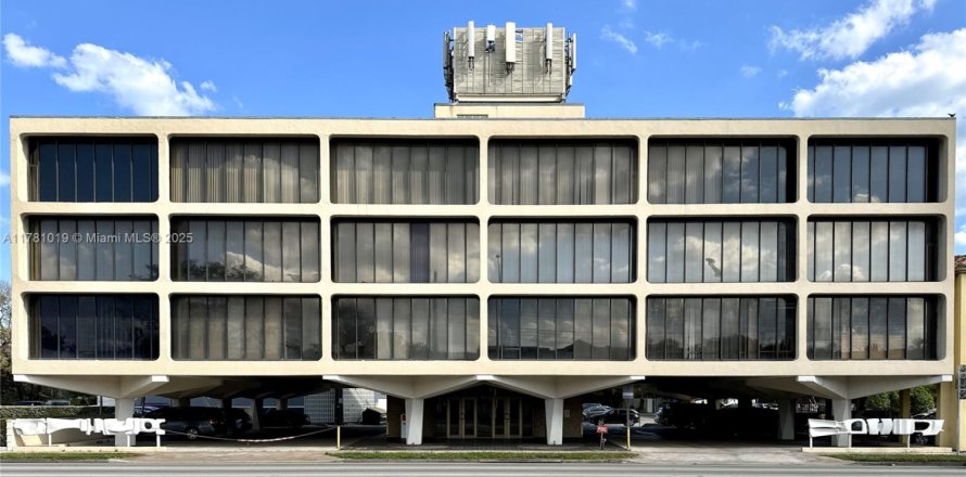 Commercial property in Coral Gables, Florida № 1862562