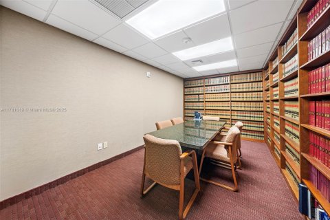 Commercial property in Coral Gables, Florida № 1862562 - photo 12