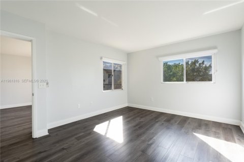 Copropriété à vendre à Pembroke Pines, Floride: 2 chambres № 2025558 - photo 13