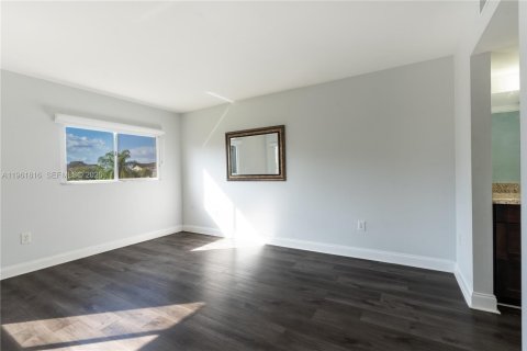 Copropriété à vendre à Pembroke Pines, Floride: 2 chambres № 2025558 - photo 14