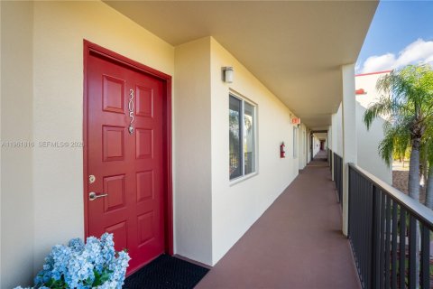 Copropriété à vendre à Pembroke Pines, Floride: 2 chambres № 2025558 - photo 28