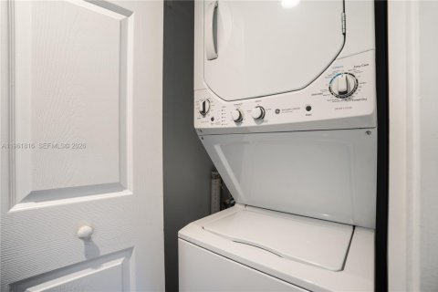 Copropriété à vendre à Pembroke Pines, Floride: 2 chambres № 2025558 - photo 24