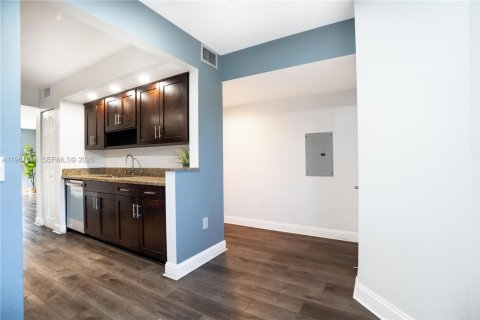 Copropriété à vendre à Pembroke Pines, Floride: 2 chambres № 2025558 - photo 10