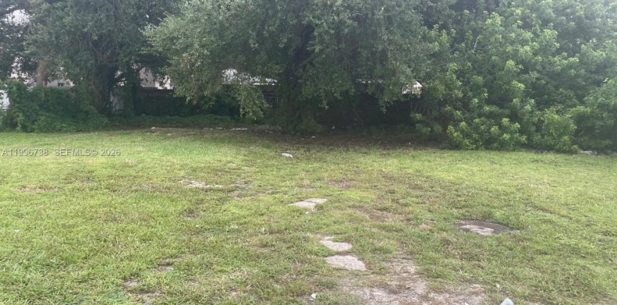 Коммерческая недвижимость в Майами, Флорида № 2058299