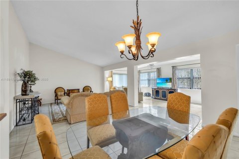 Casa en venta en Deerfield Beach, Florida, 2 dormitorios, 135.27 m2 № 1943894 - foto 11