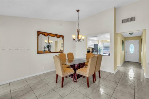 Casa en venta en Deerfield Beach, Florida, 2 dormitorios, 135.27 m2 № 1943894 - foto 13