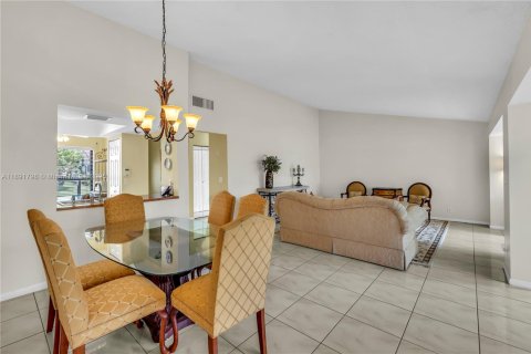 Casa en venta en Deerfield Beach, Florida, 2 dormitorios, 135.27 m2 № 1943894 - foto 12