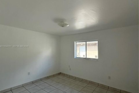 House in Miami, Florida 2 bedrooms, 266.54 sq.m. № 1992794 - photo 19
