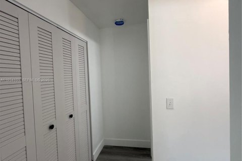 House in Miami, Florida 2 bedrooms, 266.54 sq.m. № 1992794 - photo 11