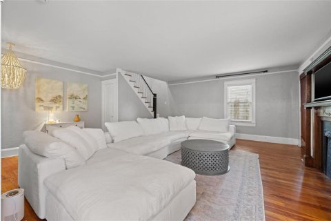 House in Tampa, Florida 4 bedrooms, 164.25 sq.m. № 1761088 - photo 4