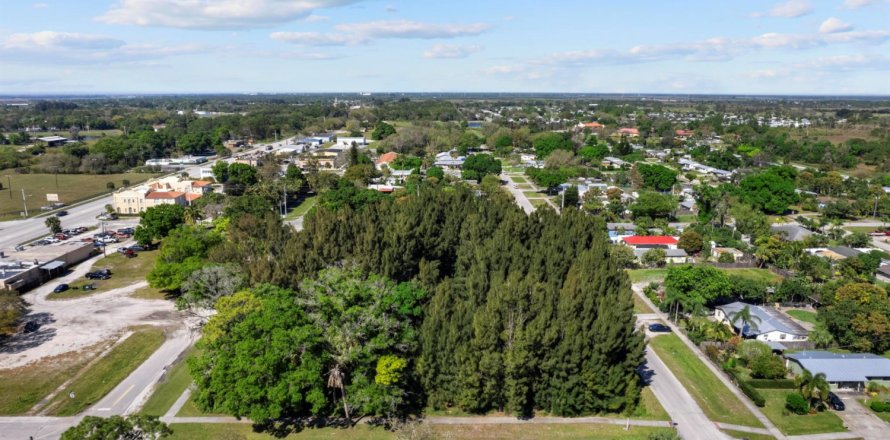 Land in Indiantown, Florida № 1091852
