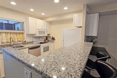 Townhouse in Sarasota, Florida 2 bedrooms, 102.56 sq.m. № 1913473 - photo 5